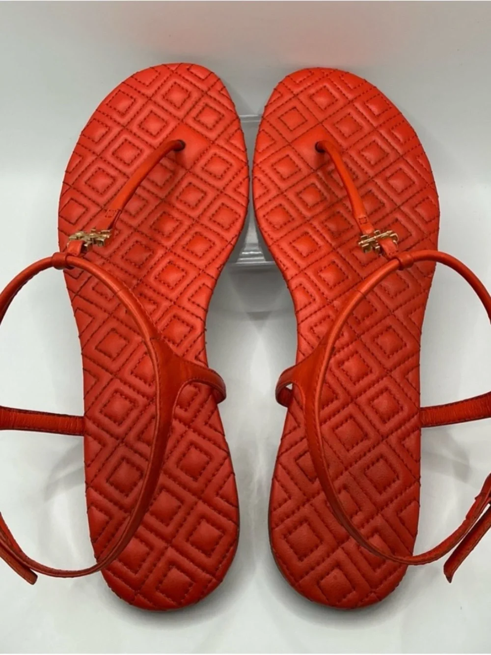Tory Burch Coral Red Orange Quilted Logo T-Strap Sandals size Women’s 8
